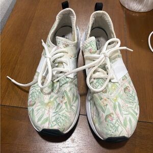 New Balance Cream & Gray Memory Sole Slip-On Sneakers